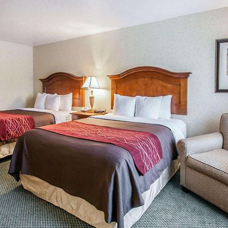 Comfort Inn Conference Center Хилсбъро Екстериор снимка
