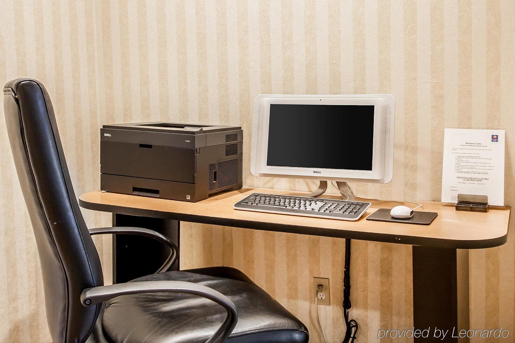 Comfort Inn Conference Center Хилсбъро Екстериор снимка